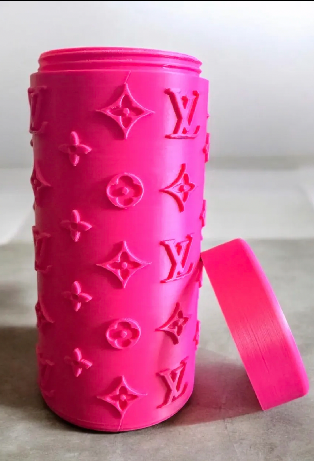 LV SLIM CAN HOLDER